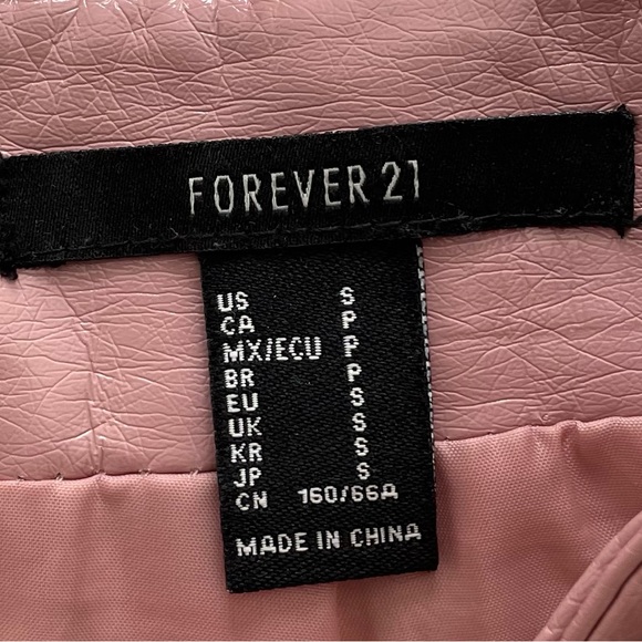 Forever 21 Y2K hot pink vegan leather mini skirt with pockets, size S Barbiecore - Picture 2 of 11